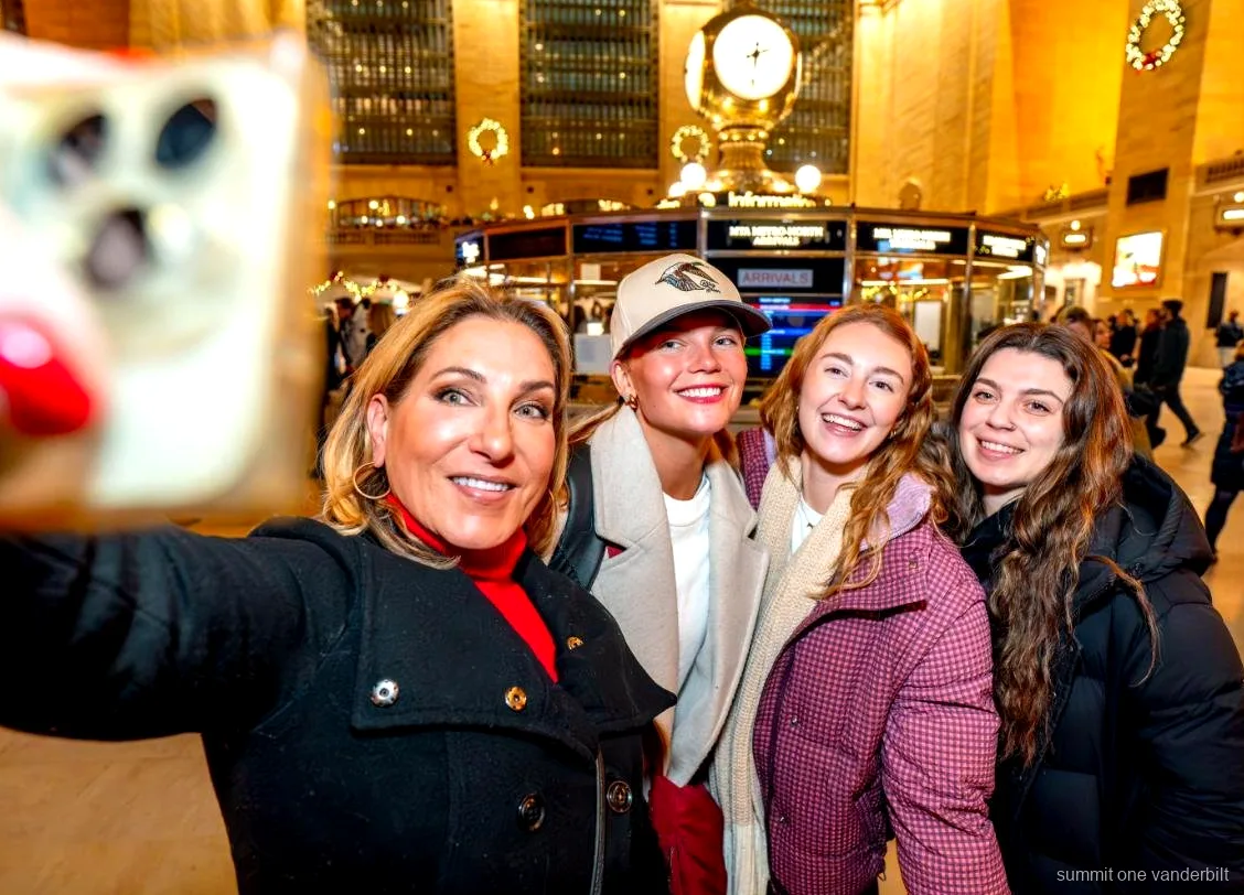 Grupo pequeno no tour Grand Central e SUMMIT One Vanderbilt