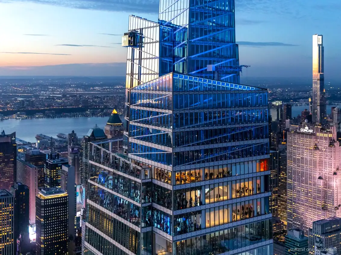 Uitzicht op de skyline vanaf het observatiedek van SUMMIT One Vanderbilt