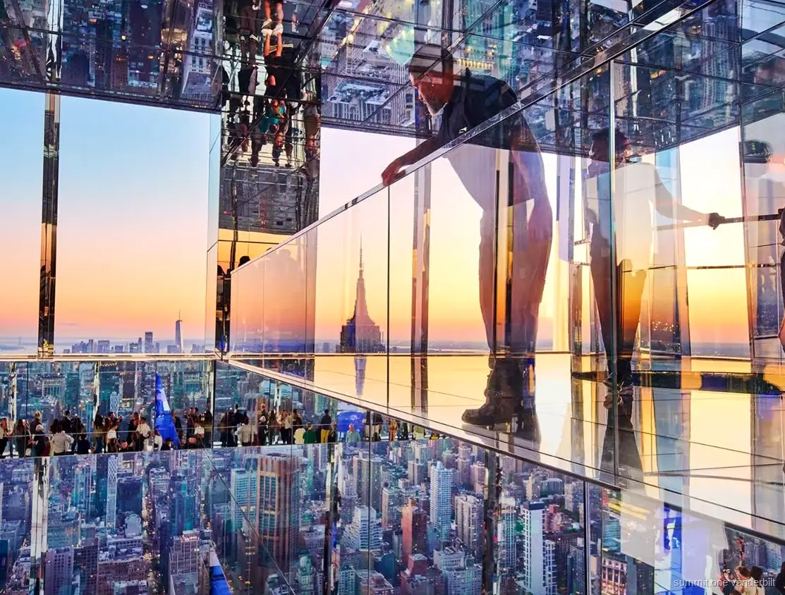 Transferli SUMMIT One Vanderbilt biletinde aynalı sürükleyici oda
