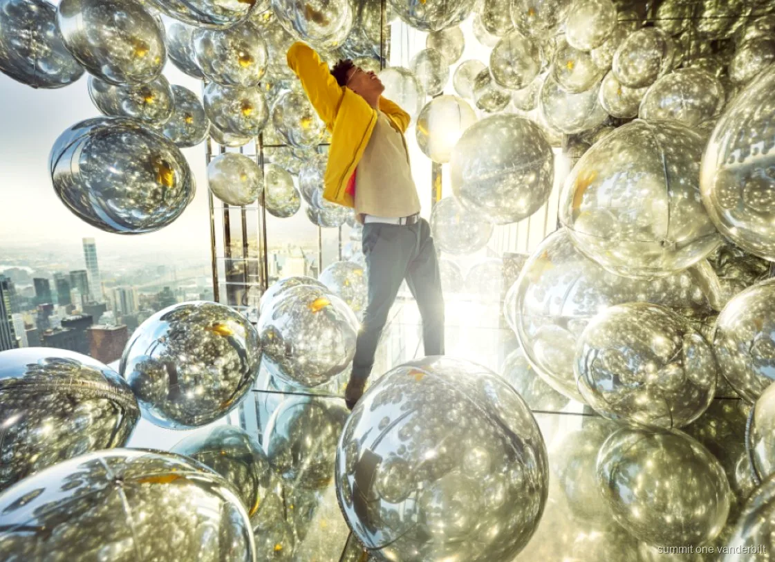 Glass Levitation ledge at SUMMIT One Vanderbilt observation deck