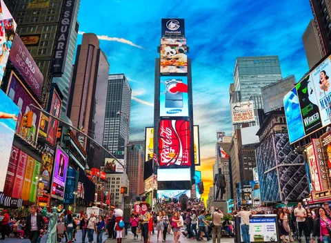 Parada na Times Square no tour por Midtown com entrada no SUMMIT One Vanderbilt